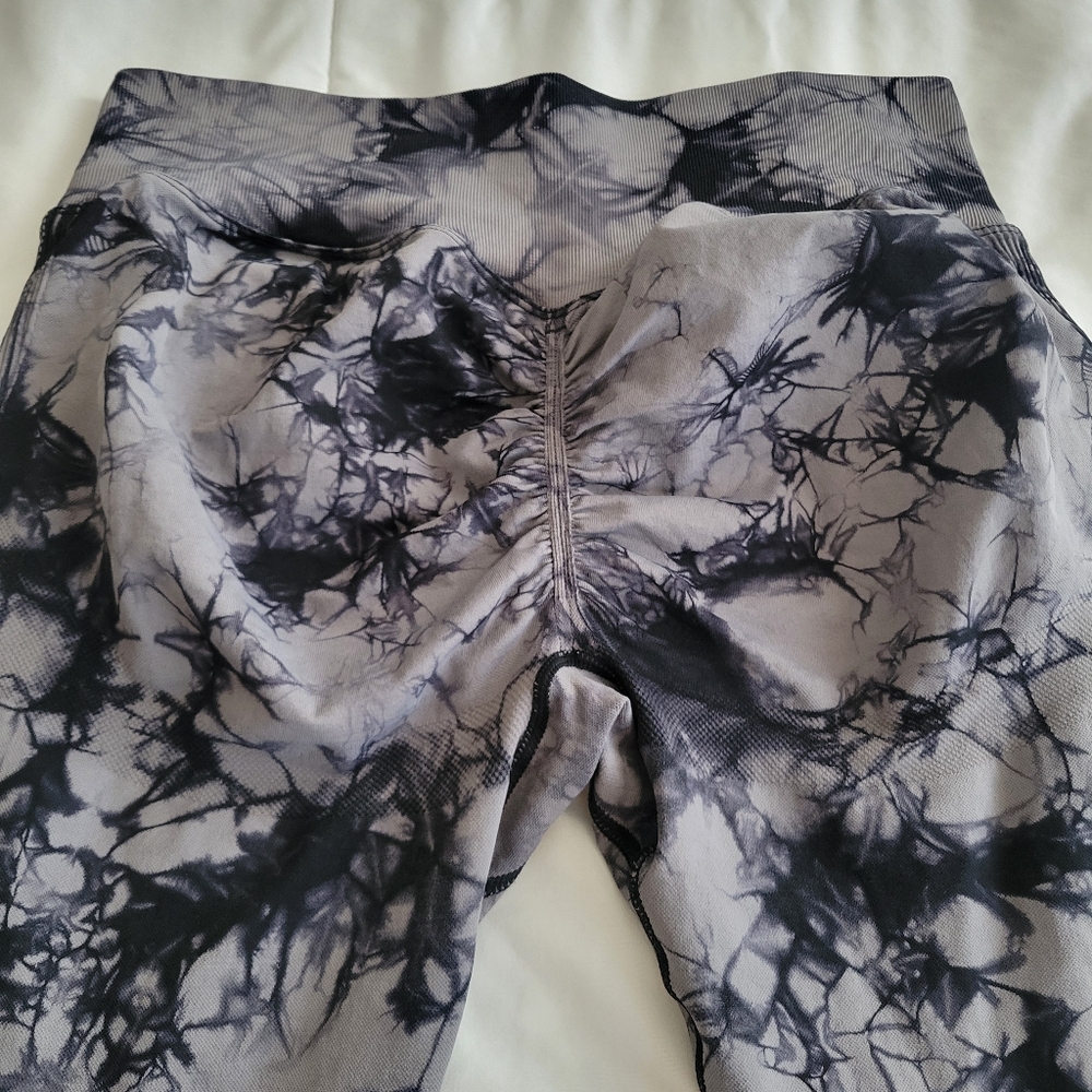 NWOT Kunisuit Tye-dye High Rise Butt Lifting leggings / yoga pants SZ XL